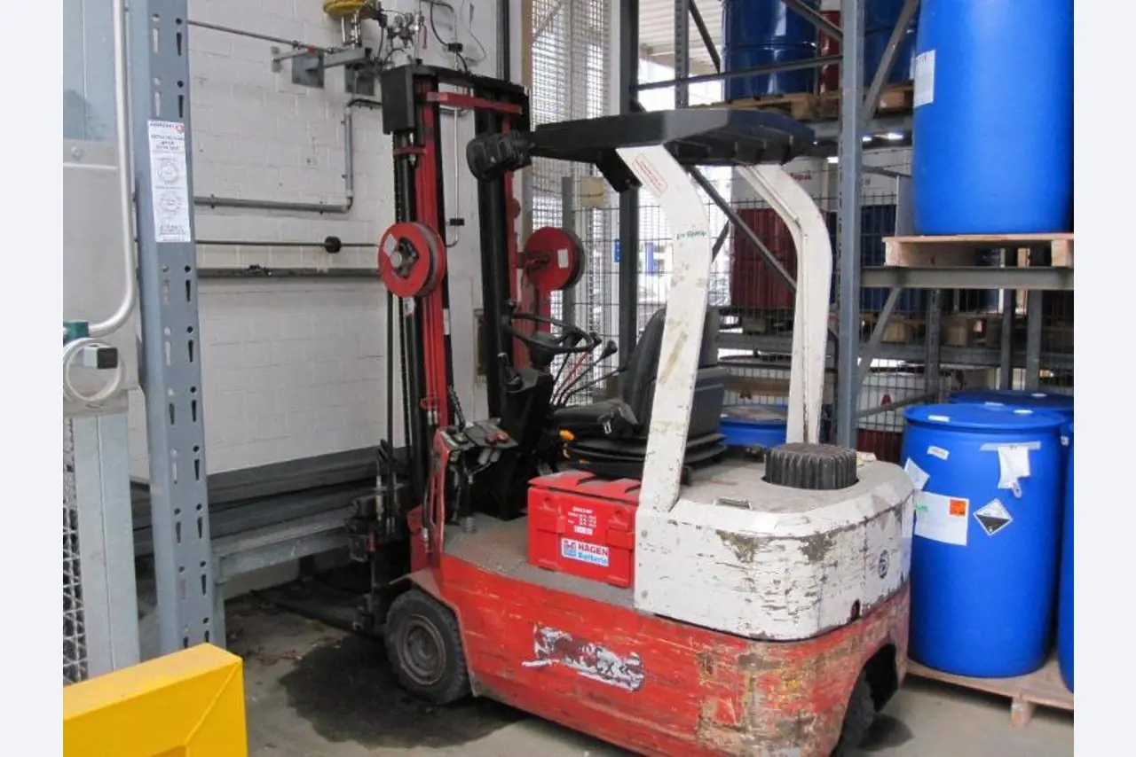 Gepflegte Flurförderfahrzeuge-1